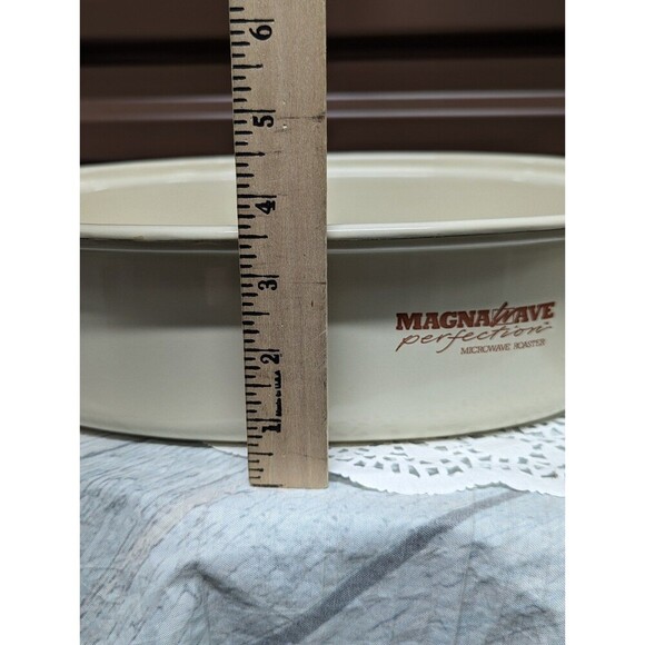 Vintage Magnawave Perfection Microwave Roaster Pan with Lid and original manual - Picture 4 of 7